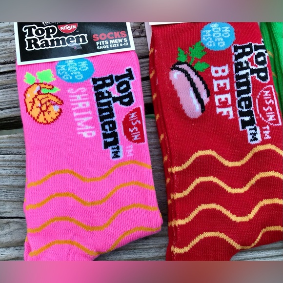 NEW 3 Mens TOP RAMEN Shrimp Beef Chili Novelty Food Snacks Soup Socks Guy Gift - Picture 2 of 5